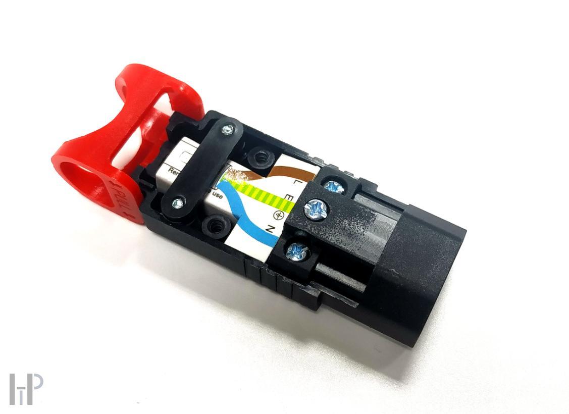 ELECAUDIO - IEC C13 Lock Connector